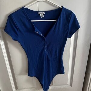 rue21 blue short-sleeved buttoned body suit